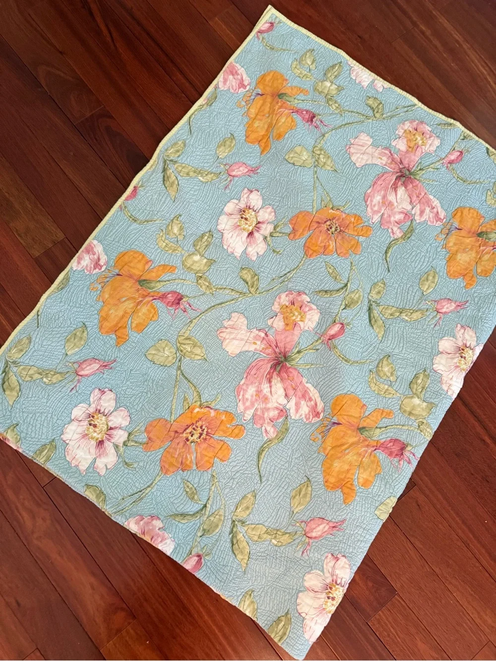 Liz Claiborne Quilt Twin Spread Throw  66 In By 90 In Large Floral Tropical